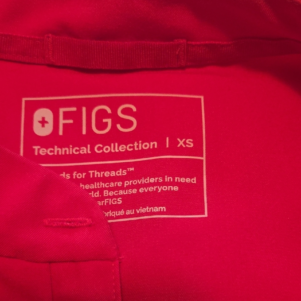 Figs Vivid Red Scrub Ensemble - Picture 5 of 6